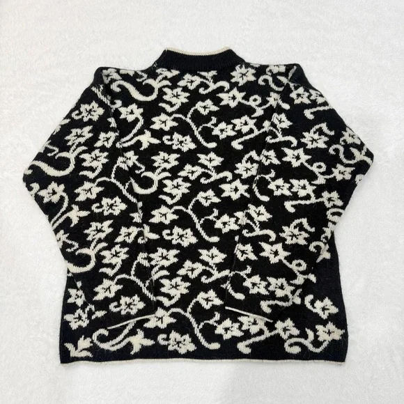 Kittyhawk Vintage Black & White Floral Knit Sweater - Picture 2 of 4